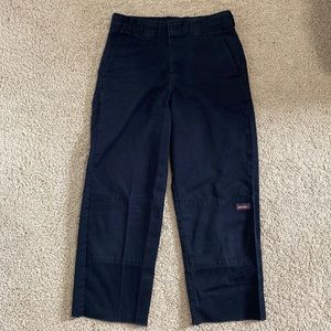 Boys straight leg raw hem cropped Dickie’s in black. Fits size 24/25.